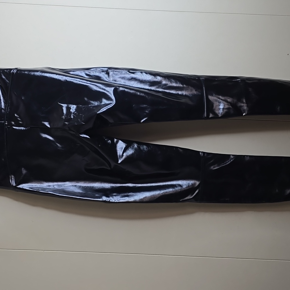 SPANXshape Faux Leather Patent Leggings Medium - Picture 15 of 16